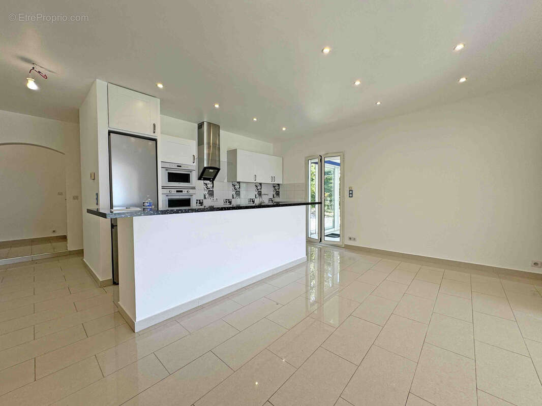 Maison à TOURRETTES-SUR-LOUP