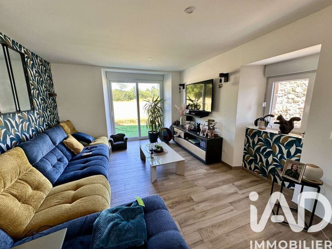 Maison 200 m² à La Vendelee  - photo 8