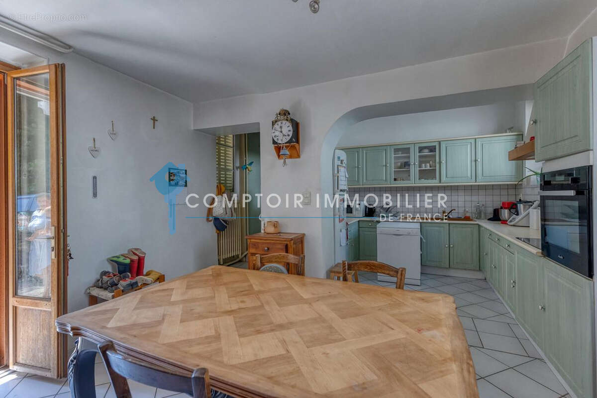 Isère (38) La Tronche -Maison Atypique 220 m2 sur terrain arboré de 1240 m2 - photo 9