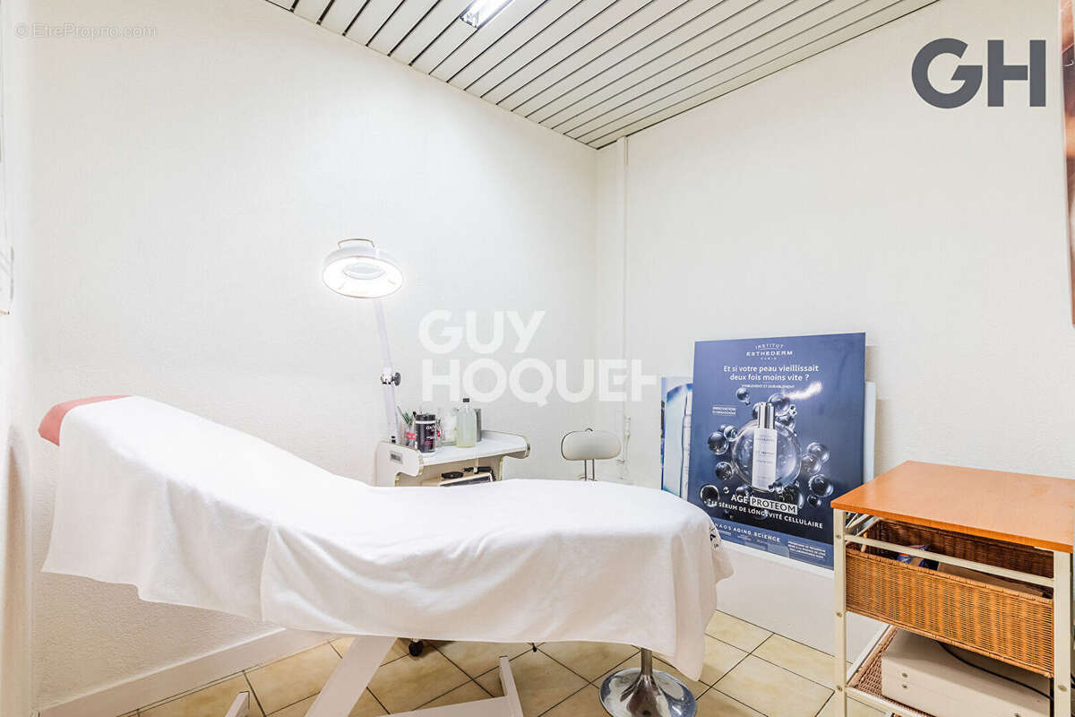 Commerce à SAINT-PIERRE-DU-PERRAY