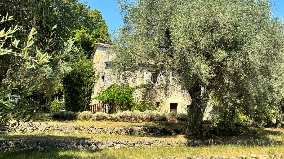 Maison à TOURRETTES-SUR-LOUP