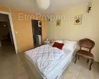 Maison à LA ROQUE-D&#039;ANTHERON