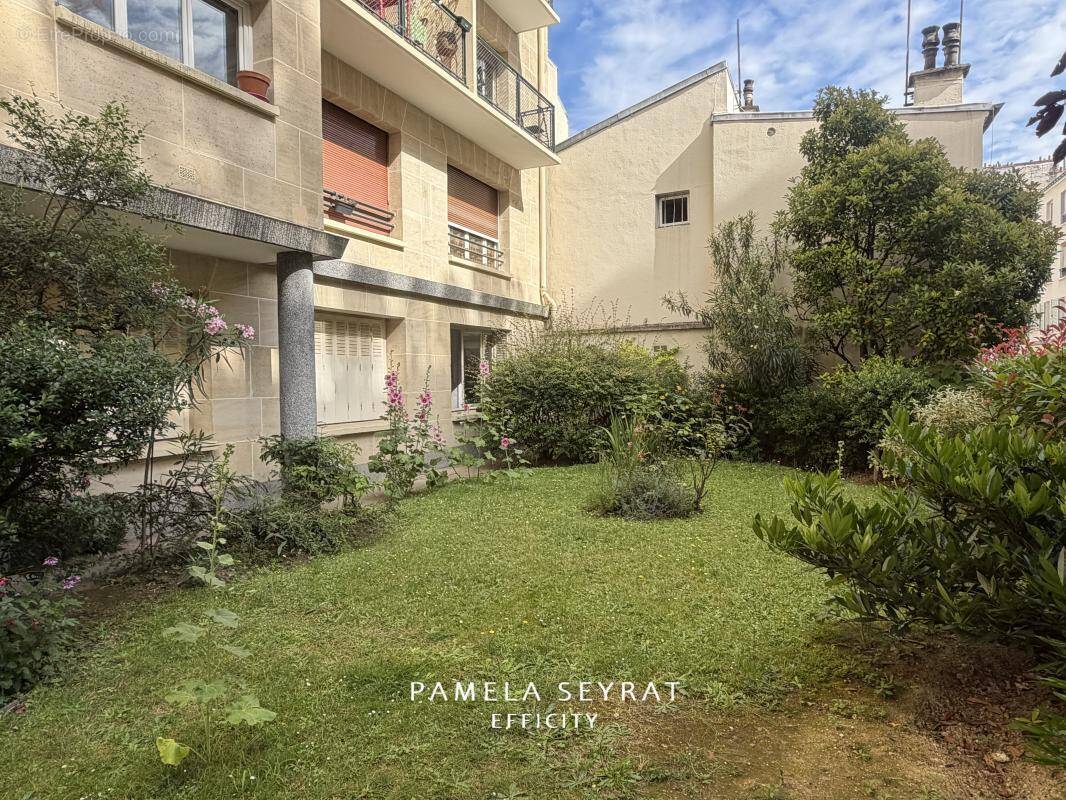 Appartement à PARIS-14E