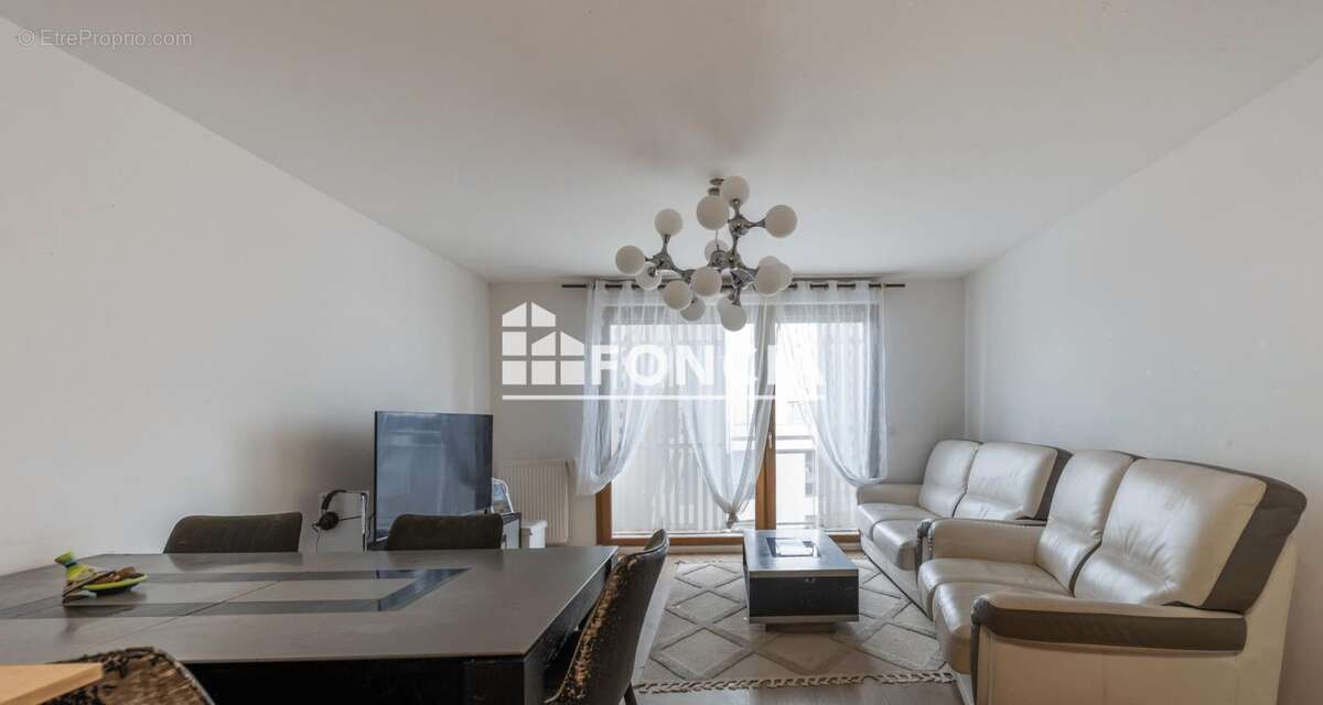 Appartement à VILLETANEUSE