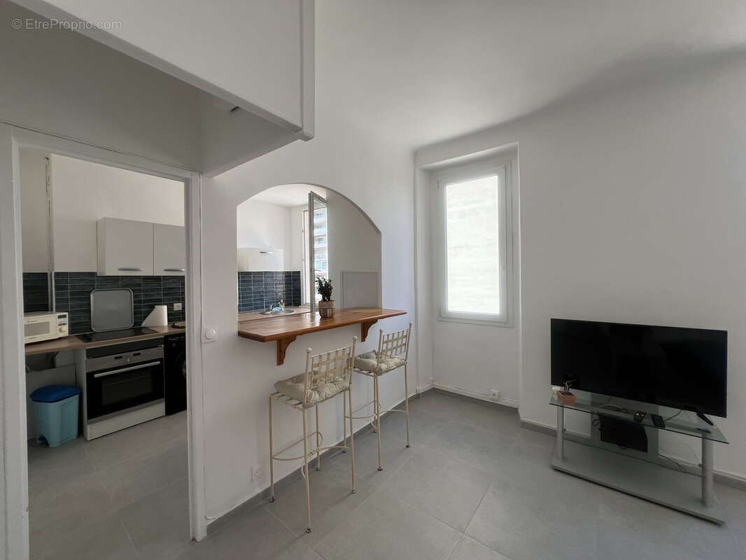 Appartement type 2 lumineux à deux pas de la mer - Opportunité rare - (13007) - photo 3