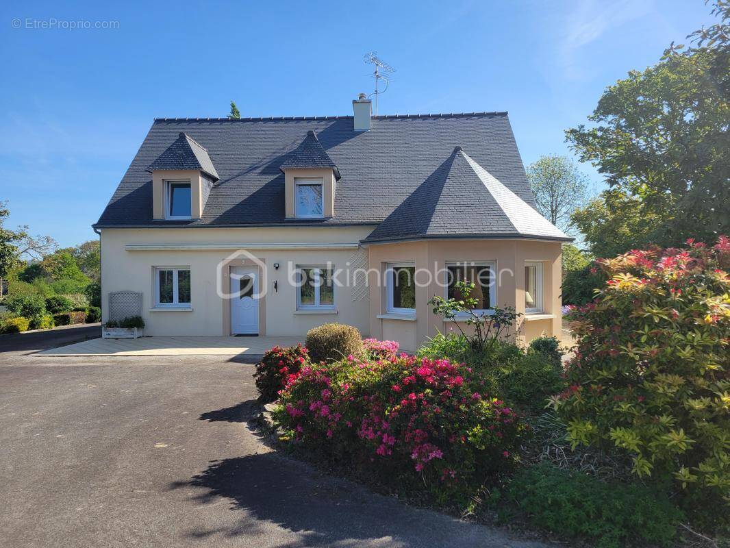 Maison à PLOUGUENAST
