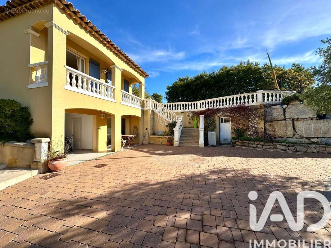 Photo 3 - Maison à ROQUEBRUNE-SUR-ARGENS