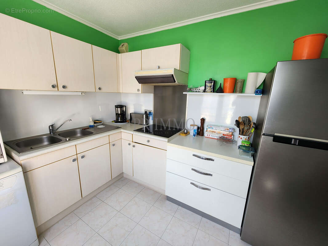 St raphael centre ville - t2 54m2 + garage et cave - photo 7