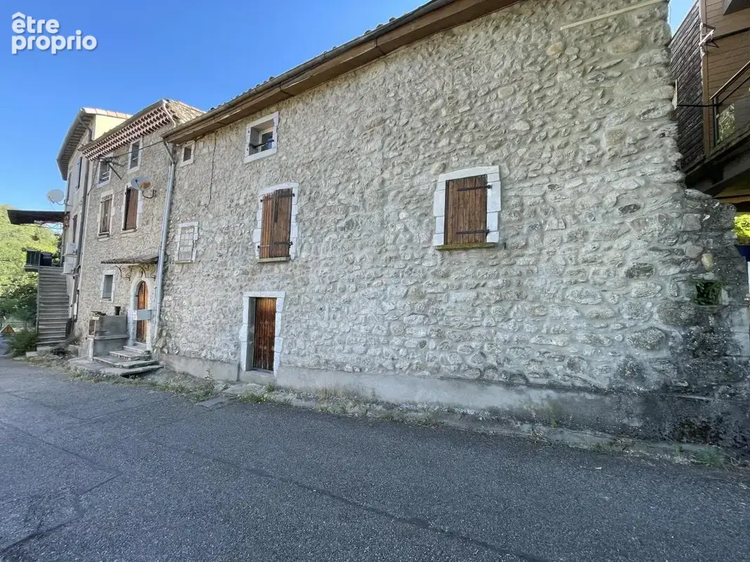 Maison à SAINT-LAURENT-DU-PAPE