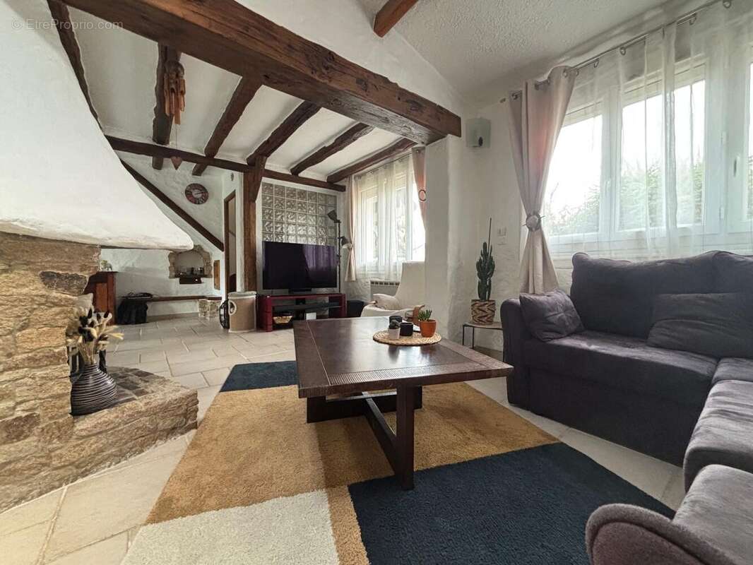 Maison à SAINT-PIERRE-DU-PERRAY