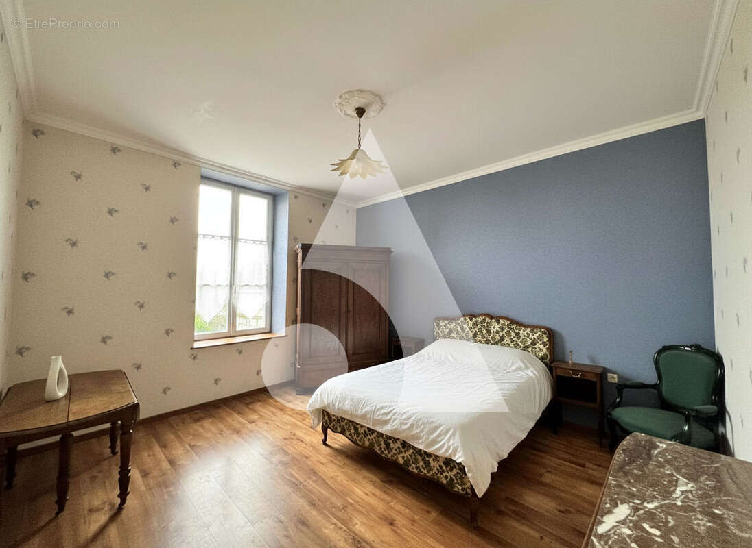 Maison à NEUFCHATEAU