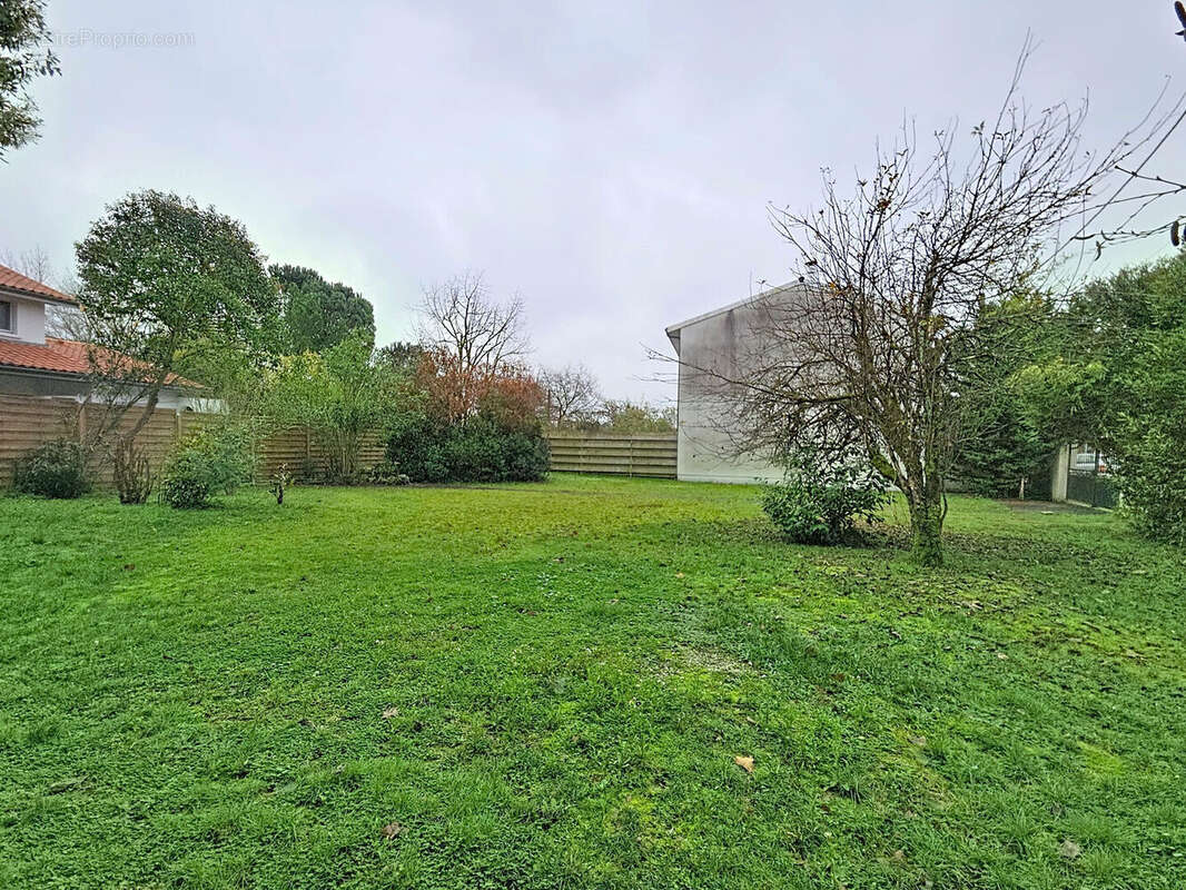 Terrain à MERIGNAC