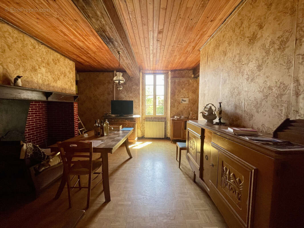 Maison ancienne, trois chambres, garage à rafraichir - photo 4