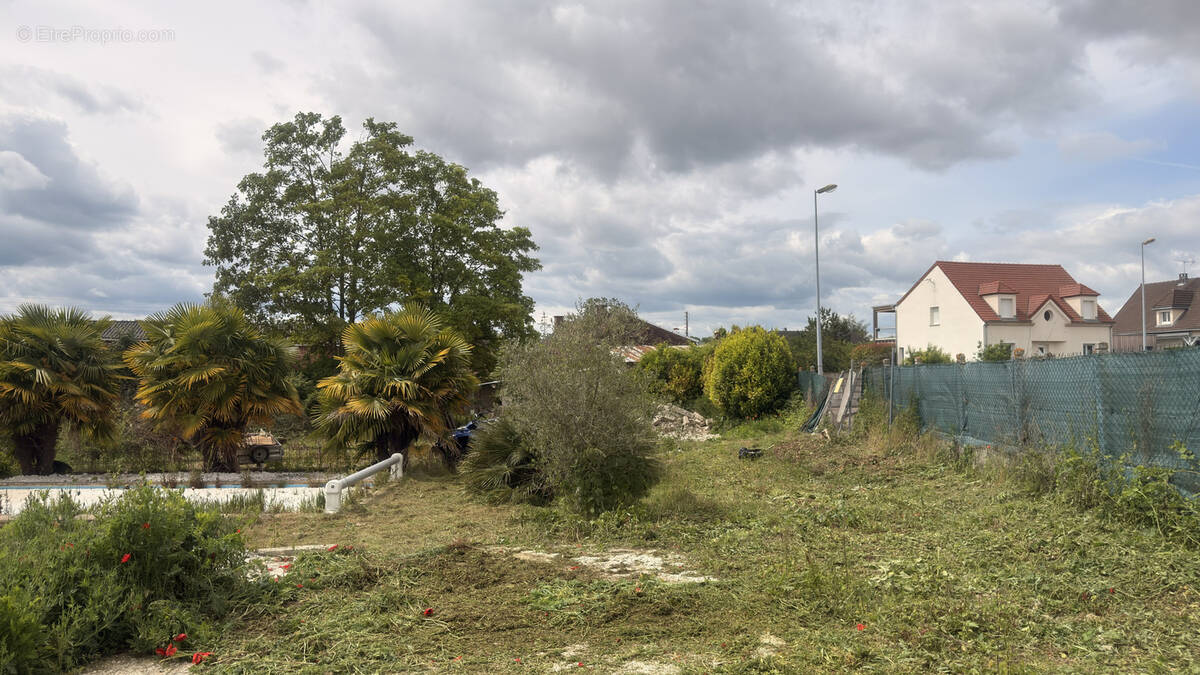 Terrain à SAINT-PARRES-AUX-TERTRES