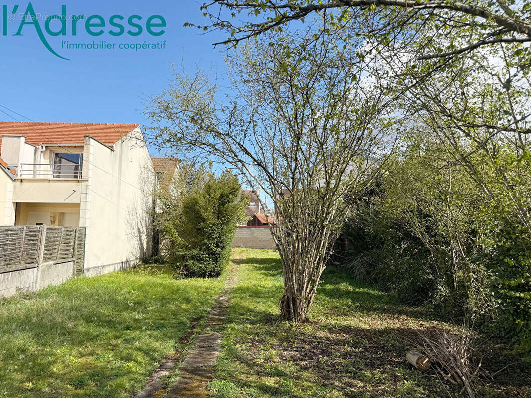 Terrain à NOISY-LE-GRAND