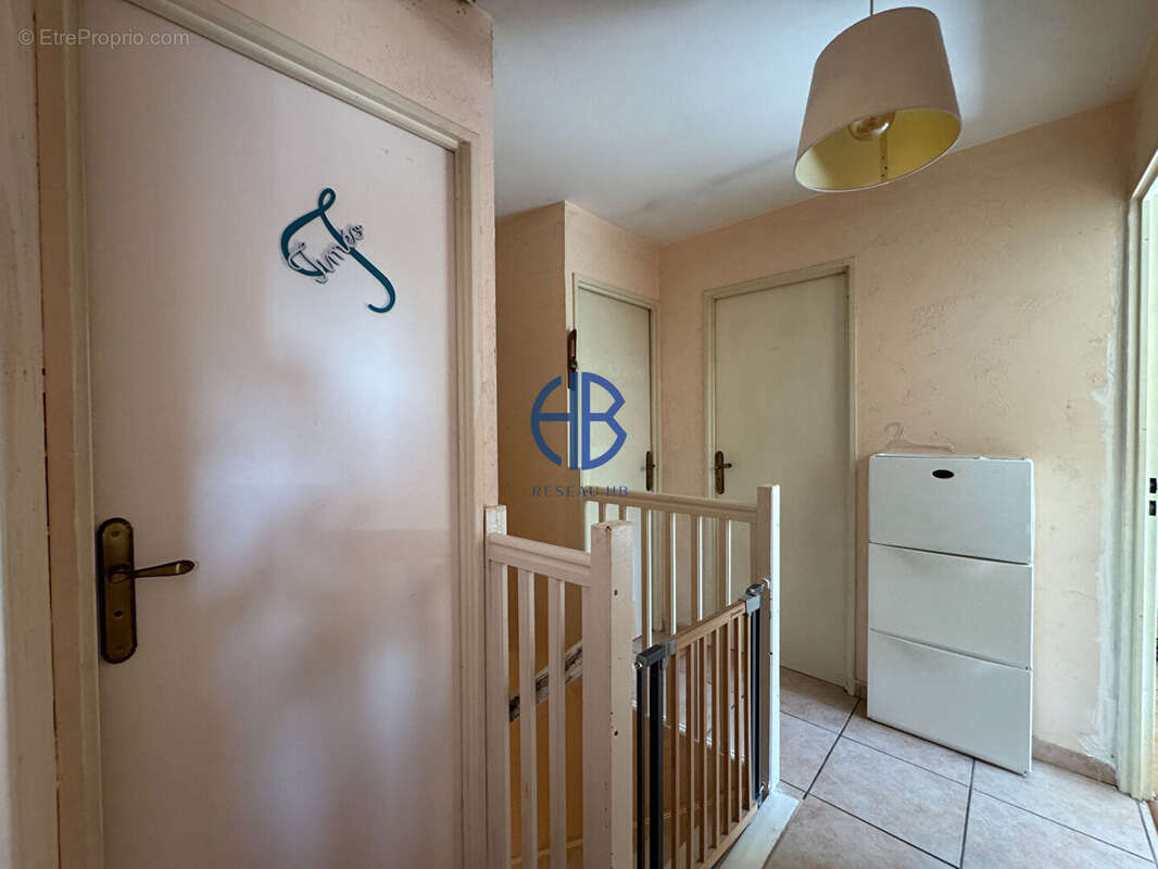 maison mitoyenne sur deux niveaux avec terrain - photo 13