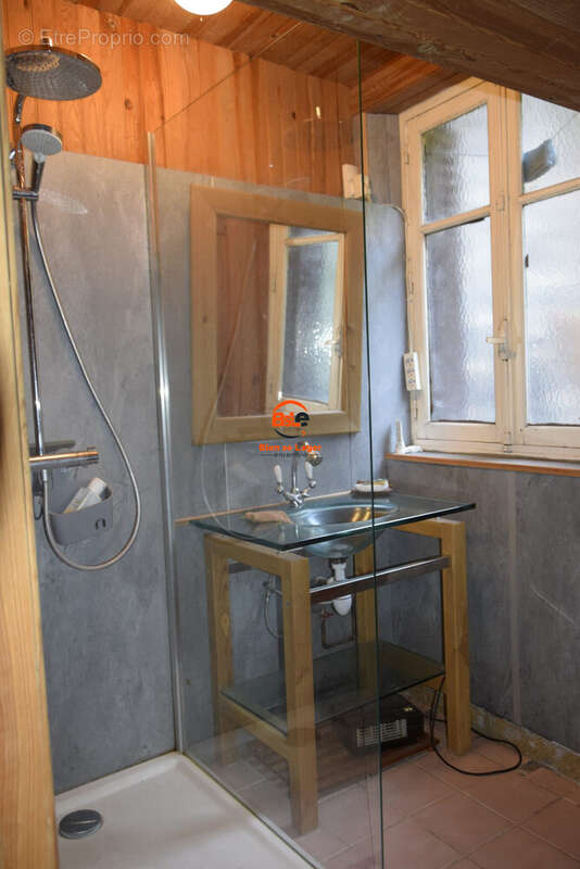 MAISON 102 m² 4 PIECES - Votre agence immobilière de proximité BSLE - Bien Se Loger Ensemble VEYRE MONTON - Maison à CORENT