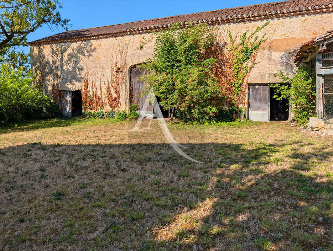 Maison et grange en pierre à rénover - photo 14