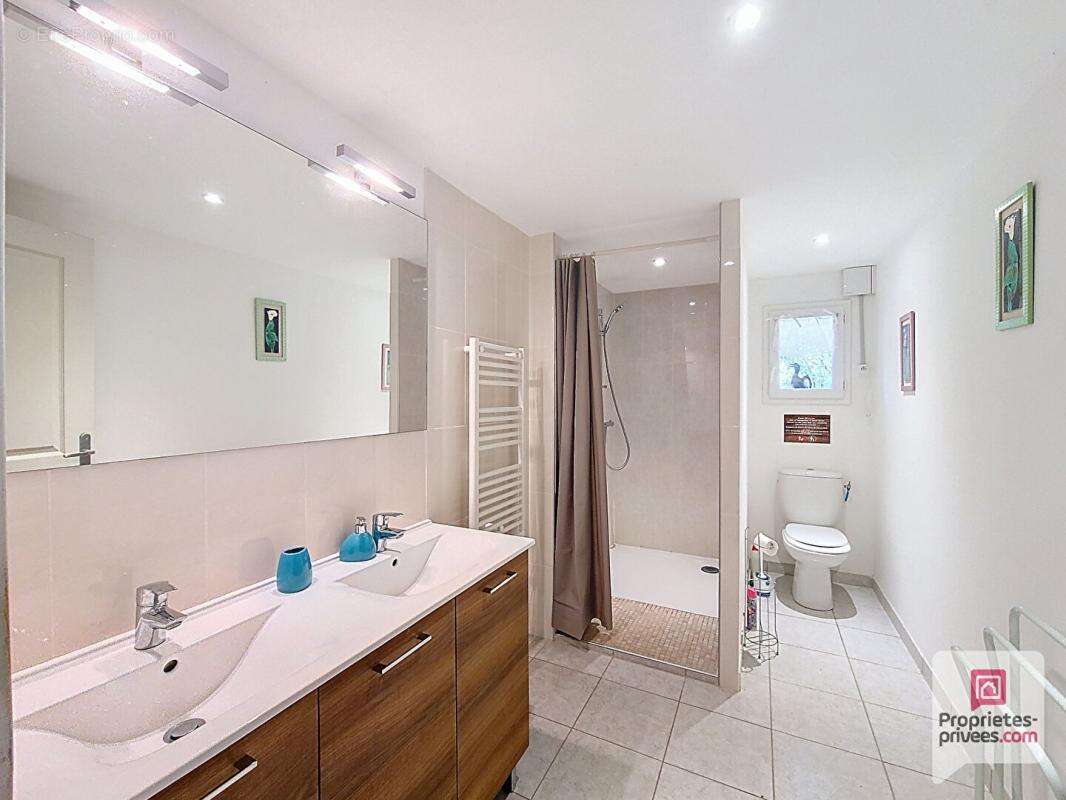 Maison à SAINT-CYR-LA-ROCHE