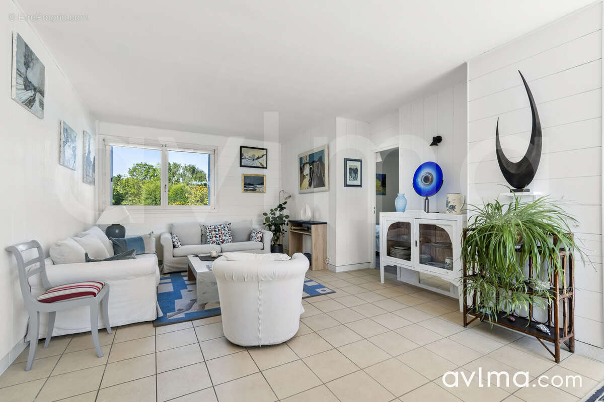 Appartement à SAINT-NOM-LA-BRETECHE