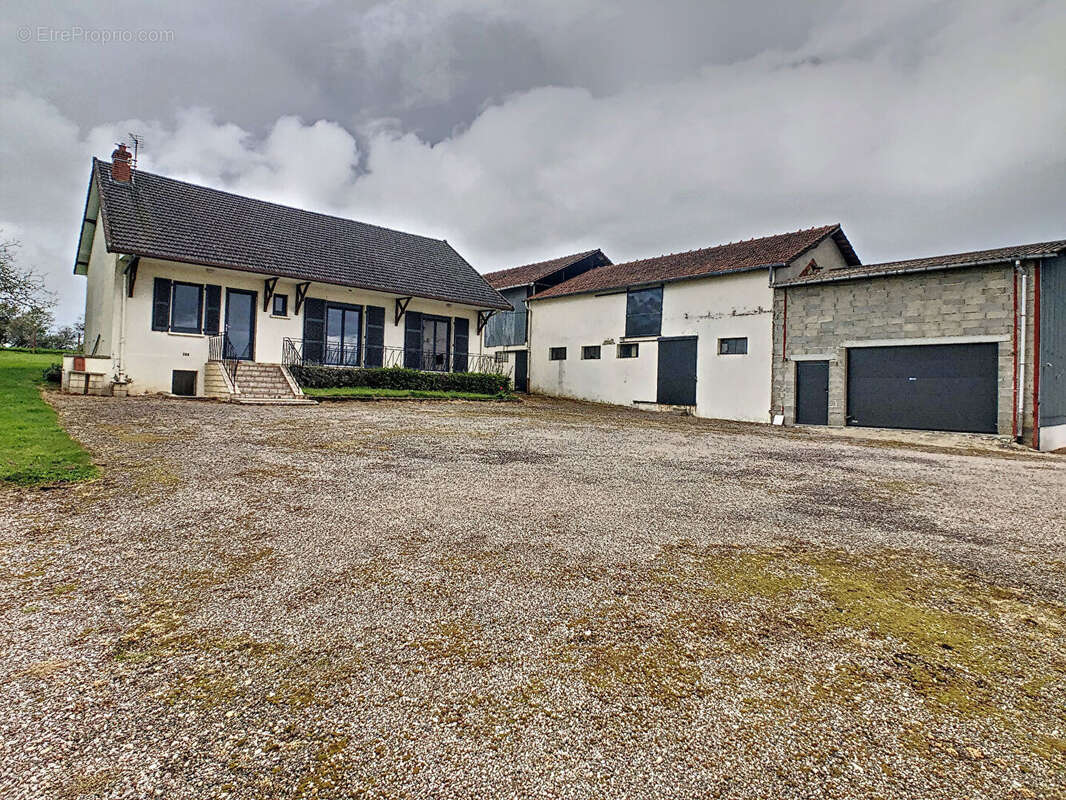 Maison à SAINT-BERAIN-SOUS-SANVIGNES