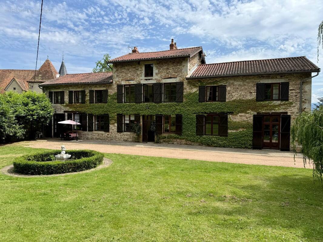 Maison à NERONDE-SUR-DORE