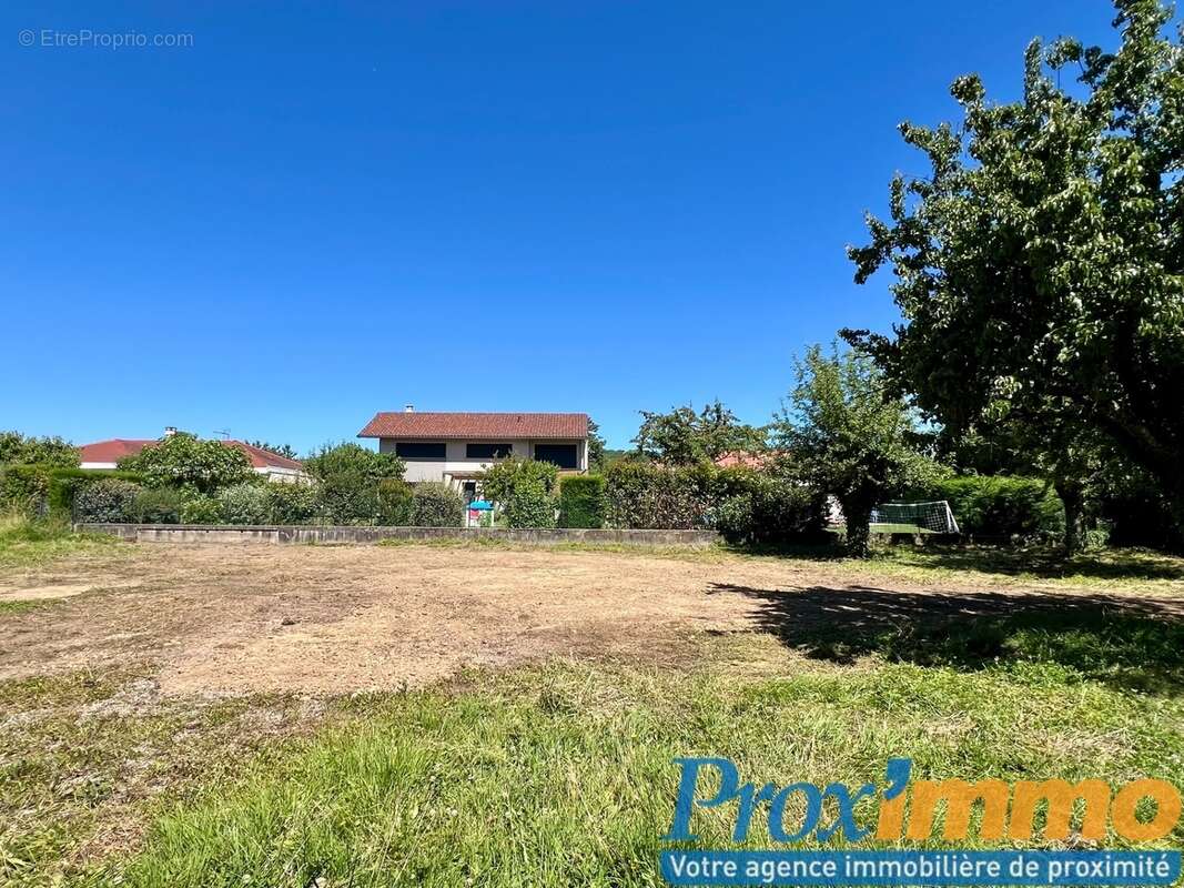 Terrain à SAINT-JEAN-DE-MOIRANS