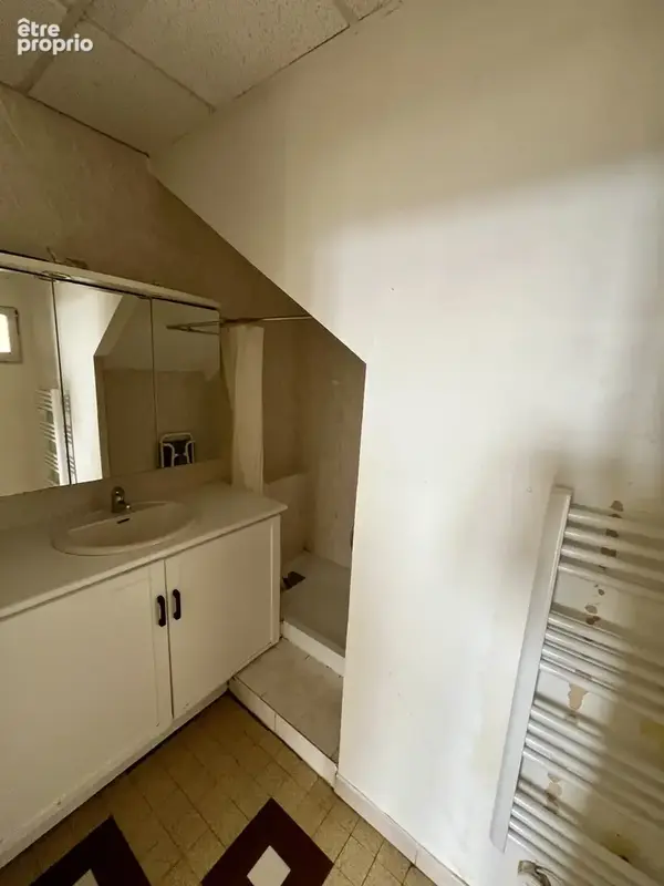 Centre de Craponne, maison individuelle à rénover avec dépendances sur terrain de 800m2. - photo 14
