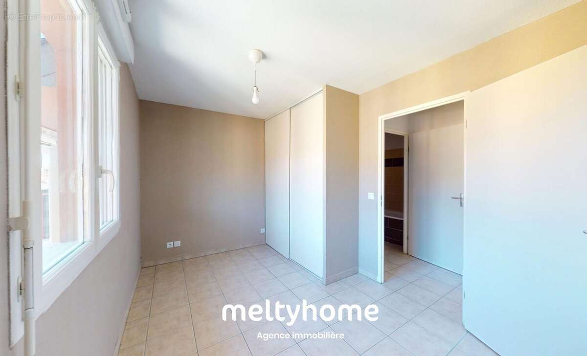 Appartement à LA RIVIERE-SAINT-SAUVEUR