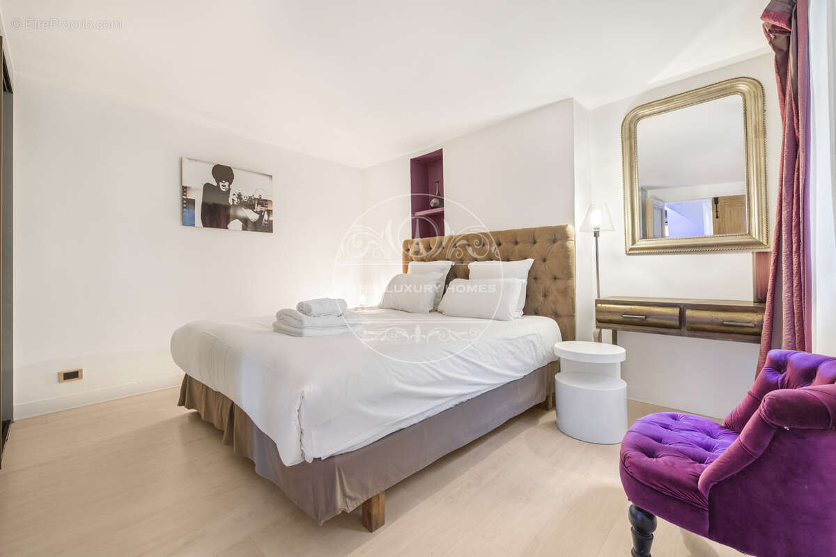 Appartement à PARIS-8E