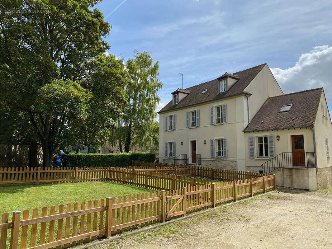 Appartement à FONTENAY-LE-VICOMTE