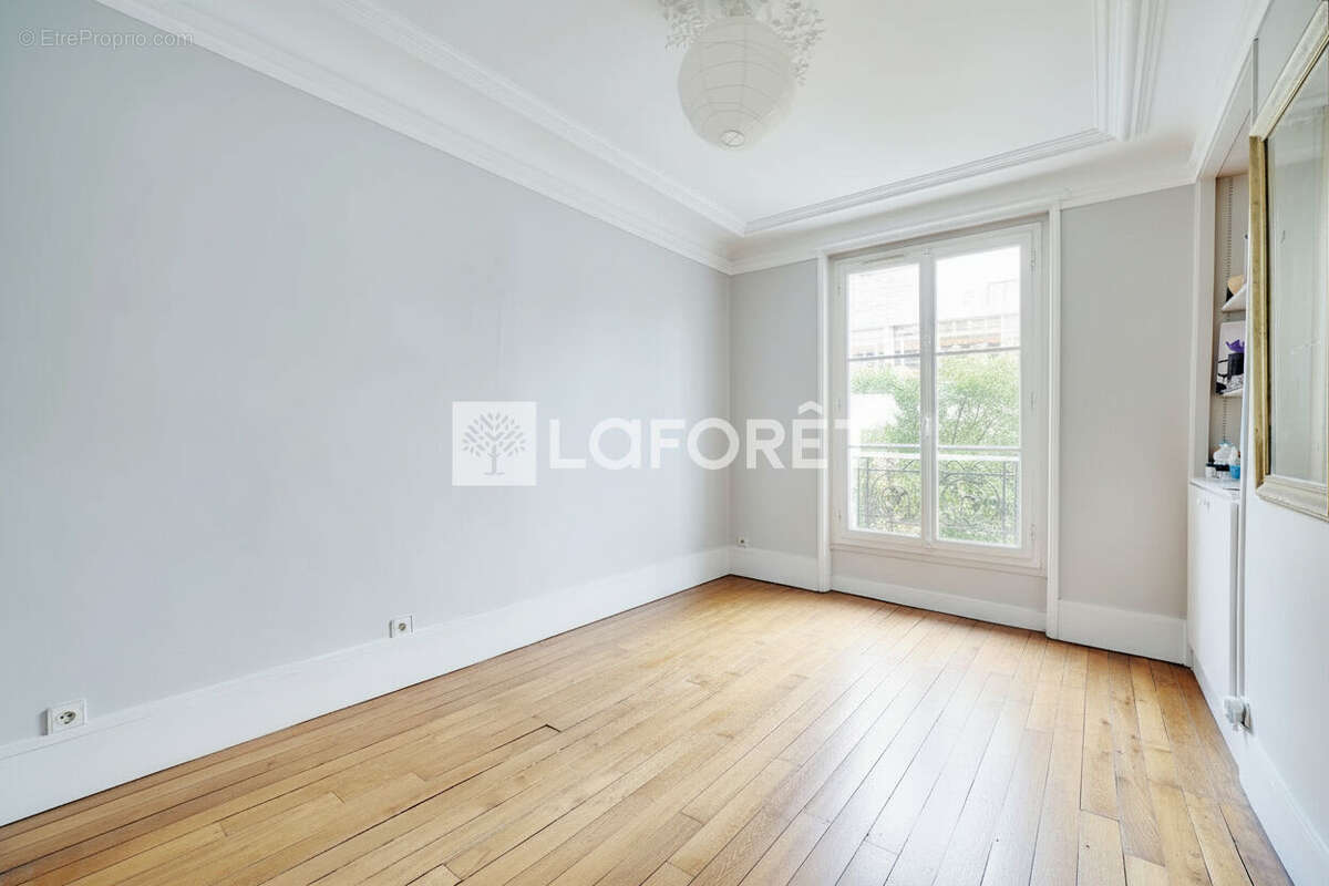 Appartement à PARIS-14E