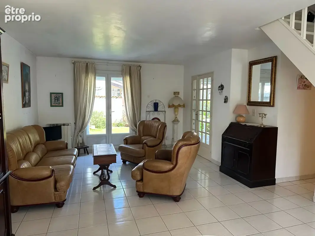 Charmante Maison à La Londe-les-Maures : 4 pièces, 399 600  - Exclusivité NESTENN - photo 3