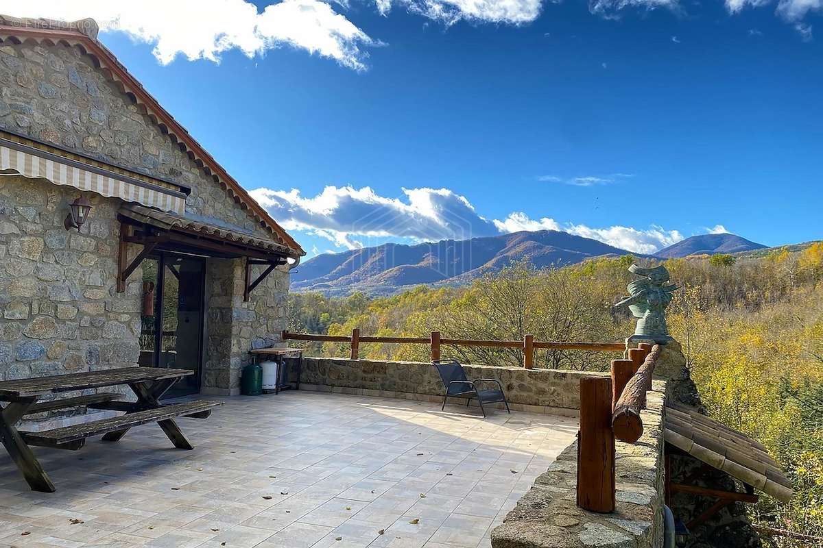 Maison à SAINT-LAURENT-DE-CERDANS