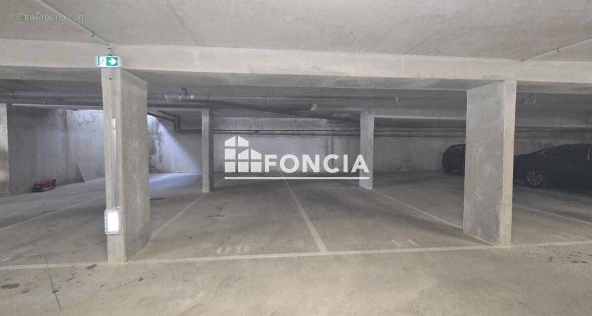 Parking à LOUVRES