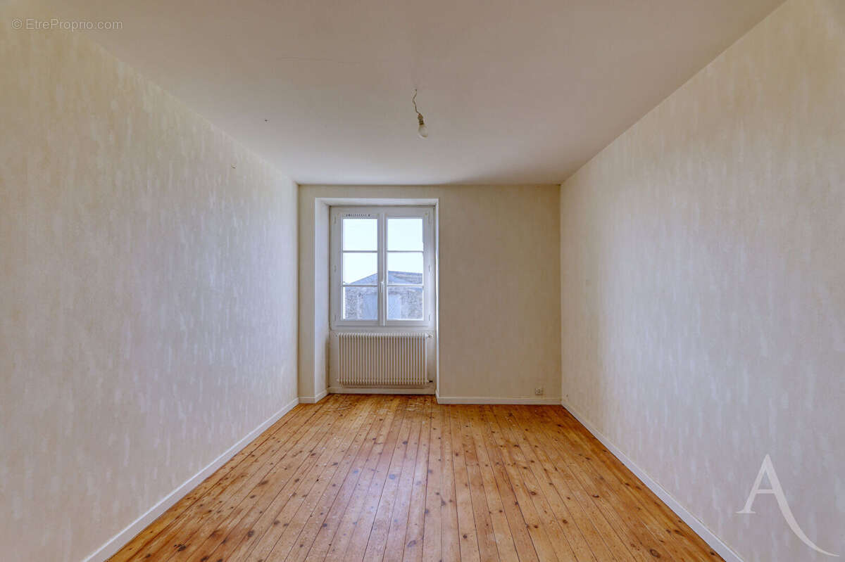 Maison à SAINT-ETIENNE-DU-BOIS