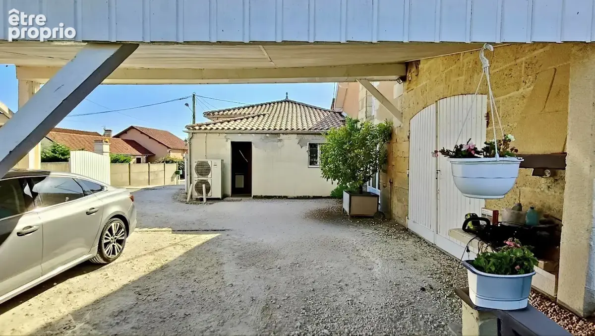 Maison en pierre de 131 m2   3 chambres   Jardin clos   Garage de 35 m2 - photo 2