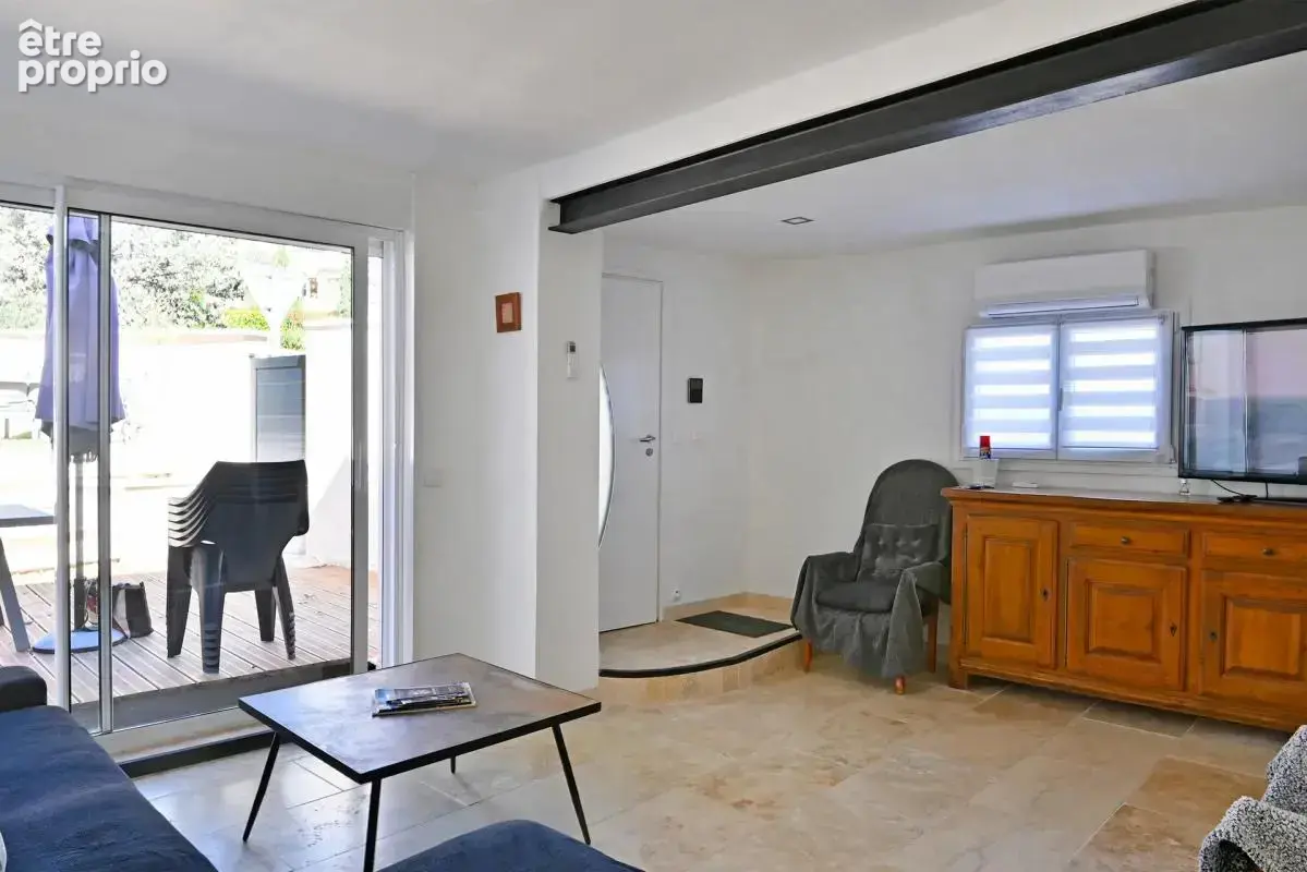 Maison de 5 pièces de 104 m² à Saint-Julien-les-Rosiers - photo 5
