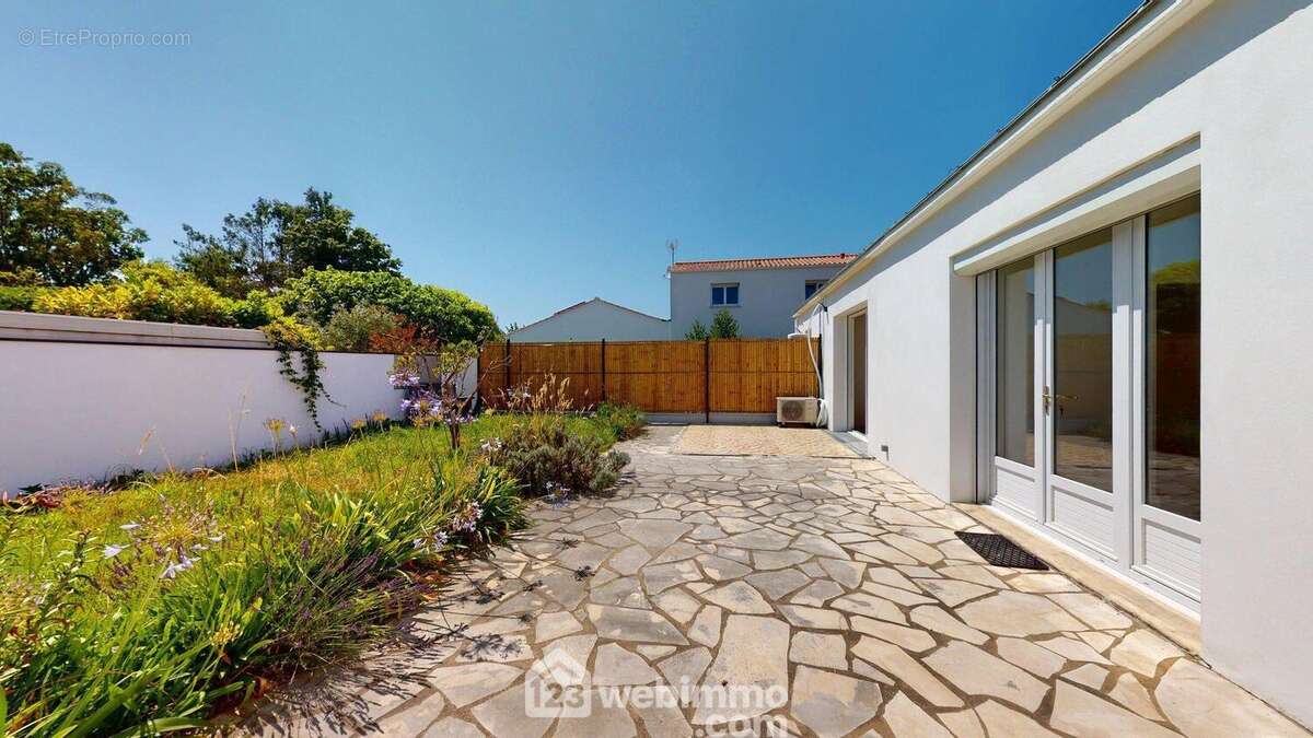 Terrasse et jardin - Maison à JARD-SUR-MER