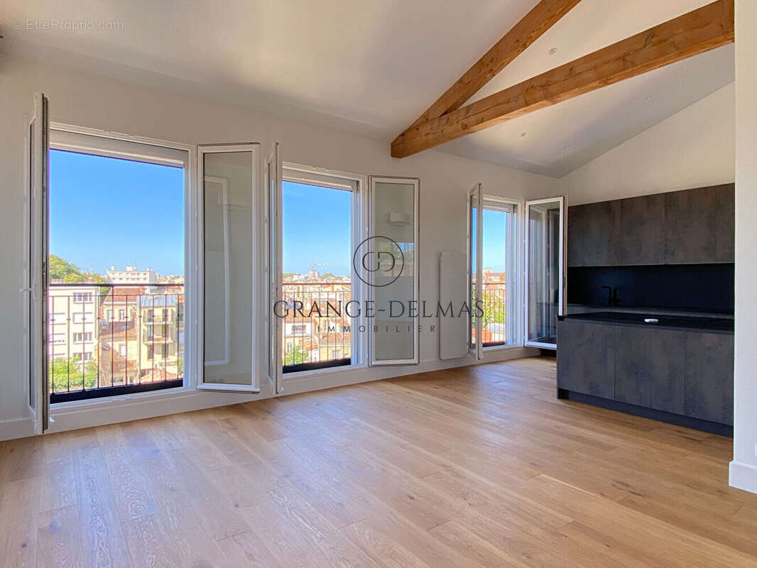 Appartement rénové dernier étage avec ascenseur - FONDAUDEGE - photo 4