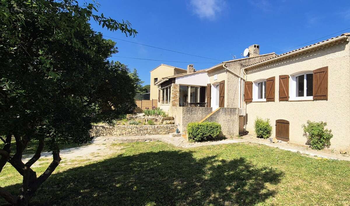 Maison à CEYRESTE