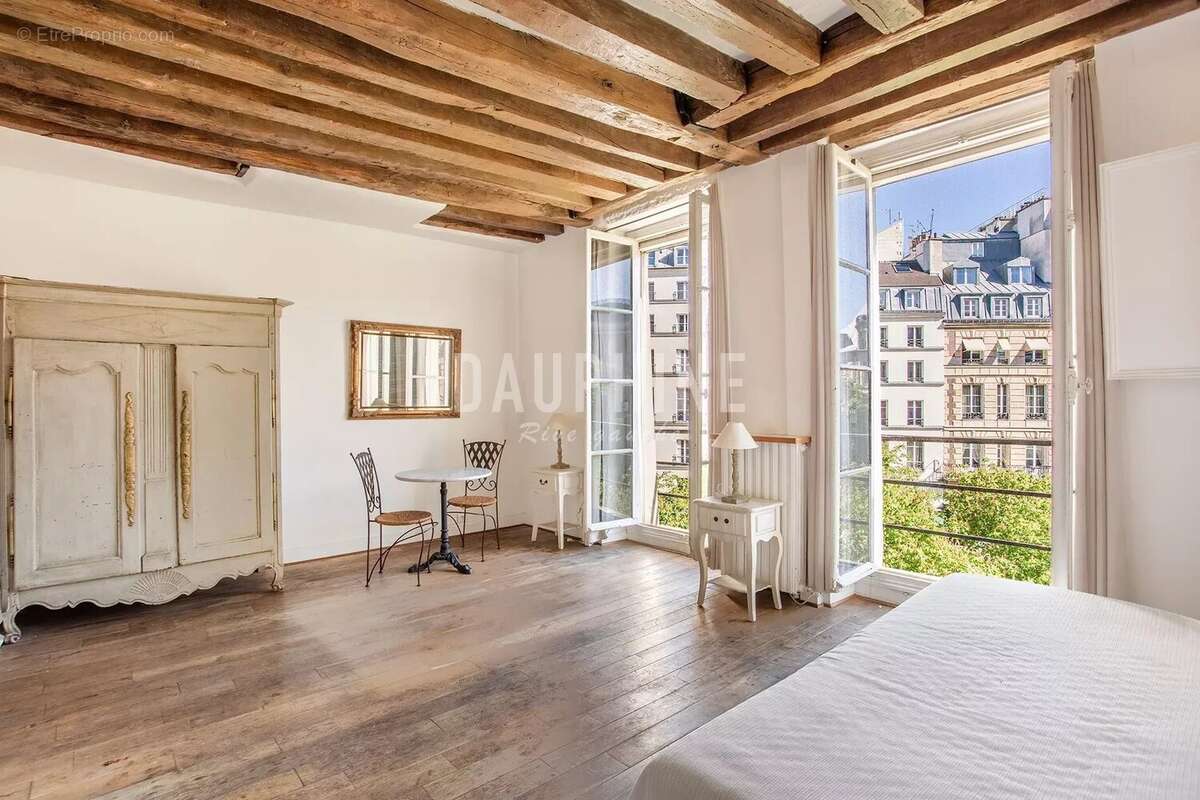 Appartement à PARIS-1E