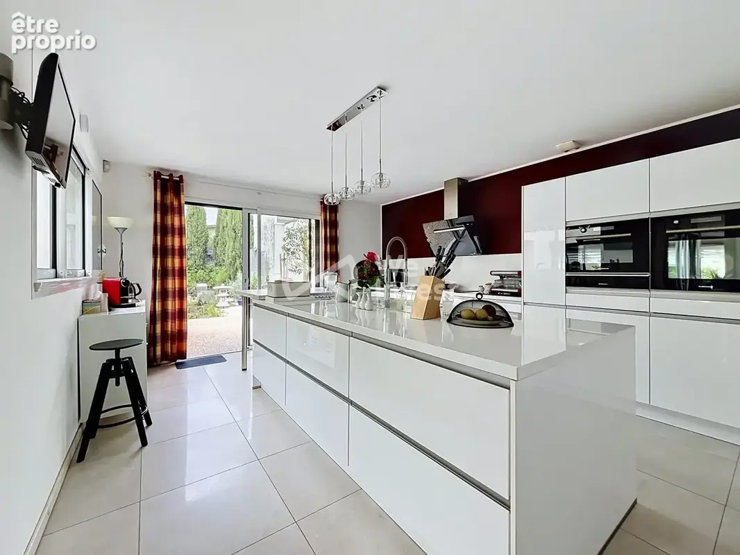 Maison 6 pièces 165 m² à vendre à Niort (79000) - photo 2