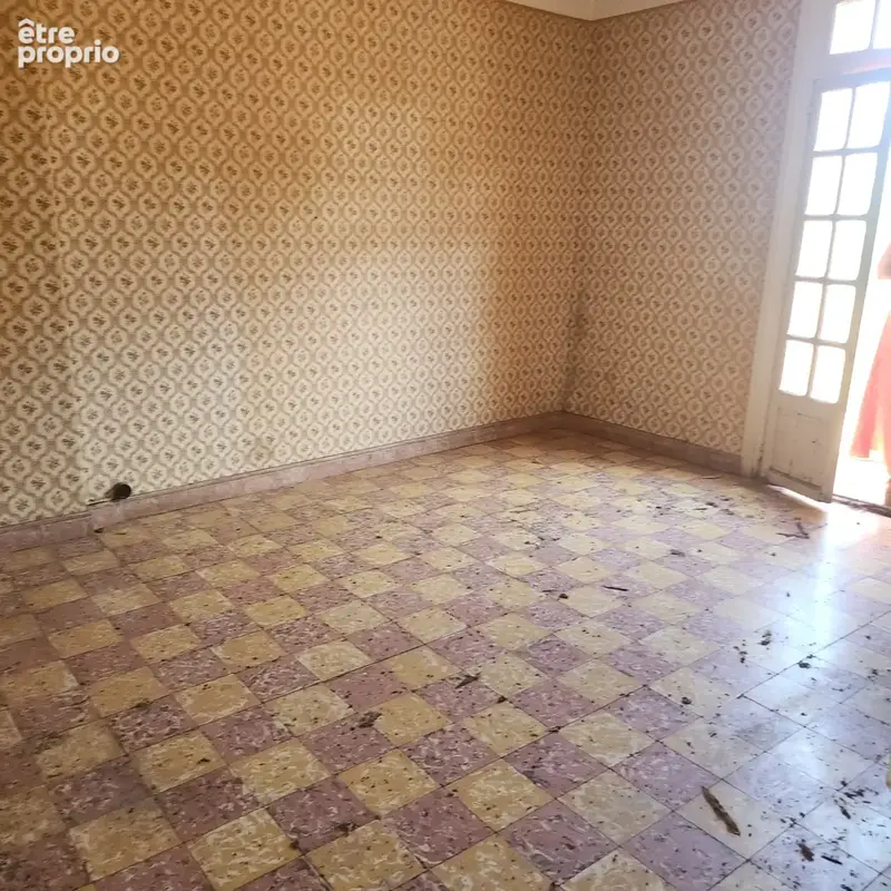 Appartement à rénover entièrement de 156m2 - ARLES SUR TECH - photo 4