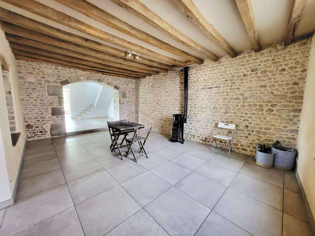 Maison en pierre 6 pièces, jardin et piscine ! - photo 5