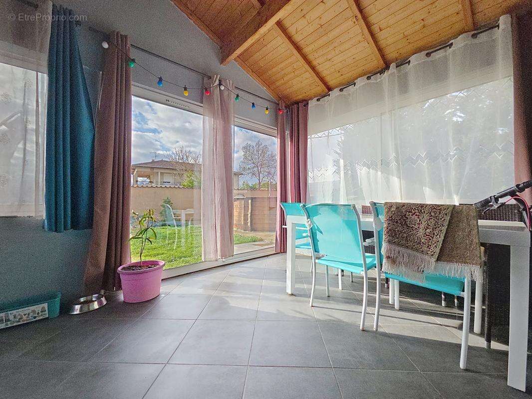 Maison - Plain Pied - 4 Chambres - Garage - Buanderie - Jardin - Piscine - photo 18