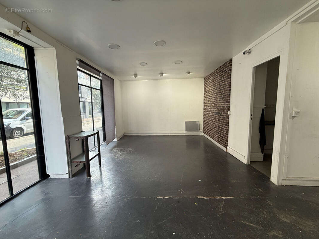 Commerce à SURESNES