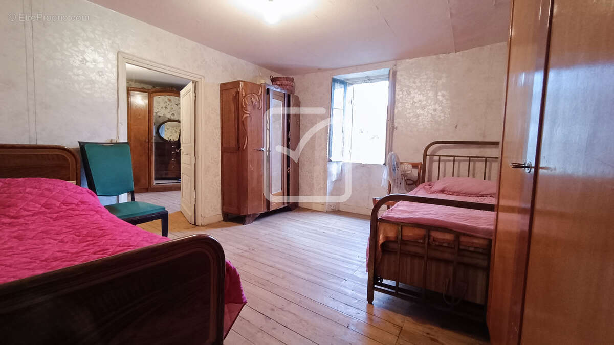 Petite maison à fort potentiel. - photo 3