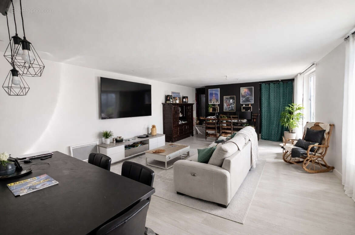 Maison à MONTAIGNAC-SAINT-HIPPOLYTE