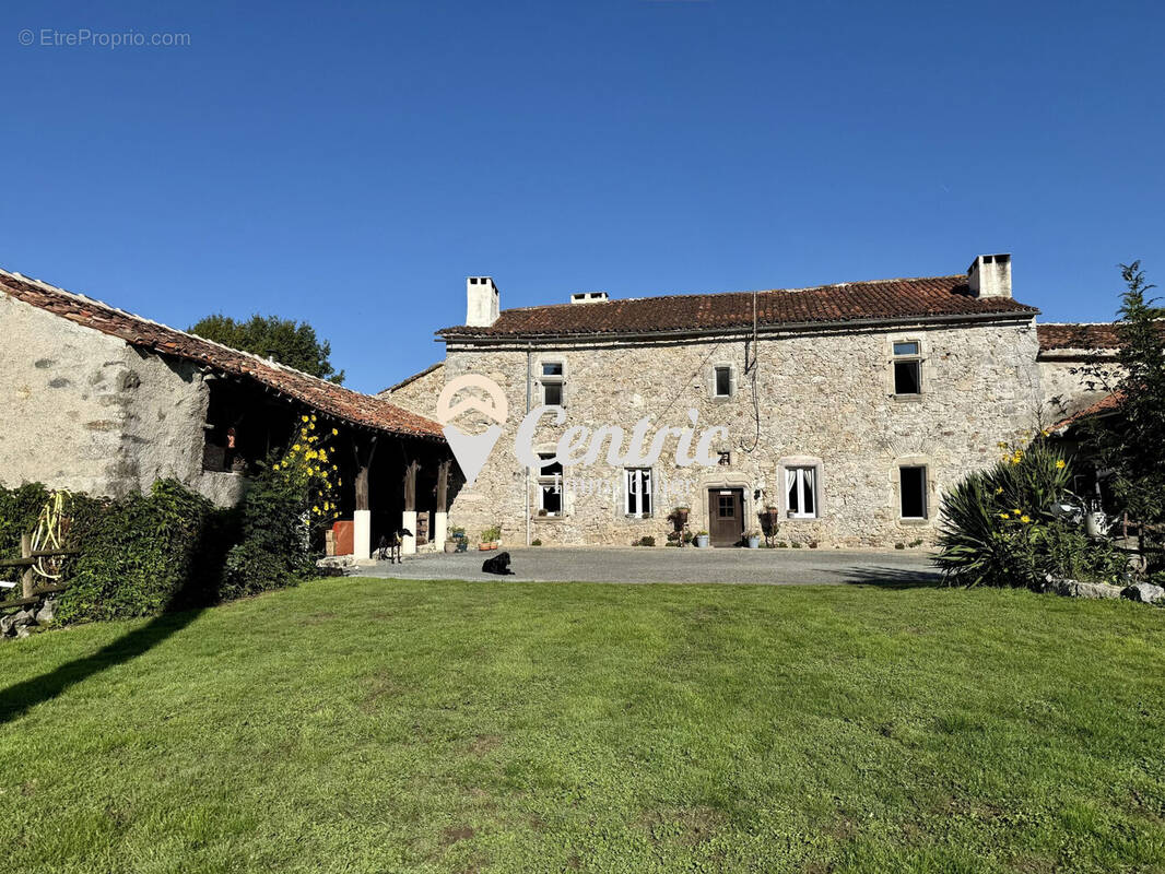 Maison à LA FORET-SUR-SEVRE